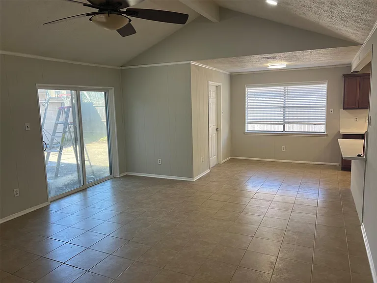 1507 Alderbrook Dr — Photo 4