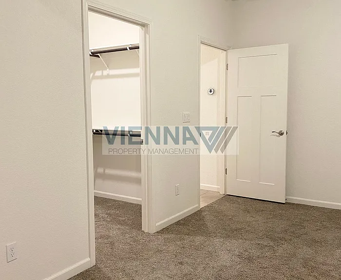 1052 Essington Ln — Photo 15