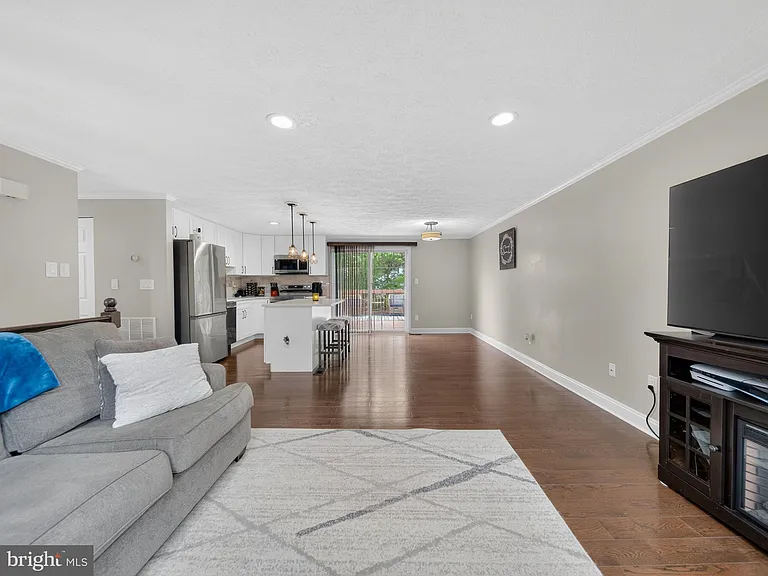 3806 Candlelight Ct — Photo 10