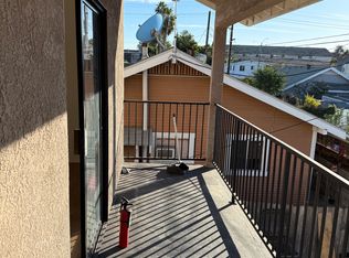 1031 Vina Ave, Long Beach, CA 90813