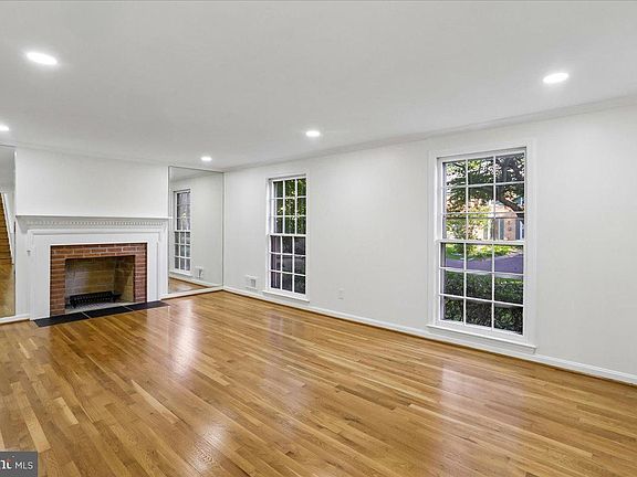 5th image of 9812 Canal Rd