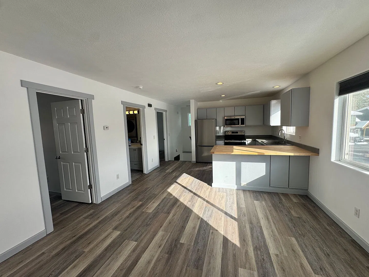 Bright, newly remodeled 3 Bed 2 Bath condo — Photo 3