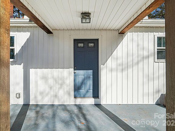 3rd image of 611 Sumner St