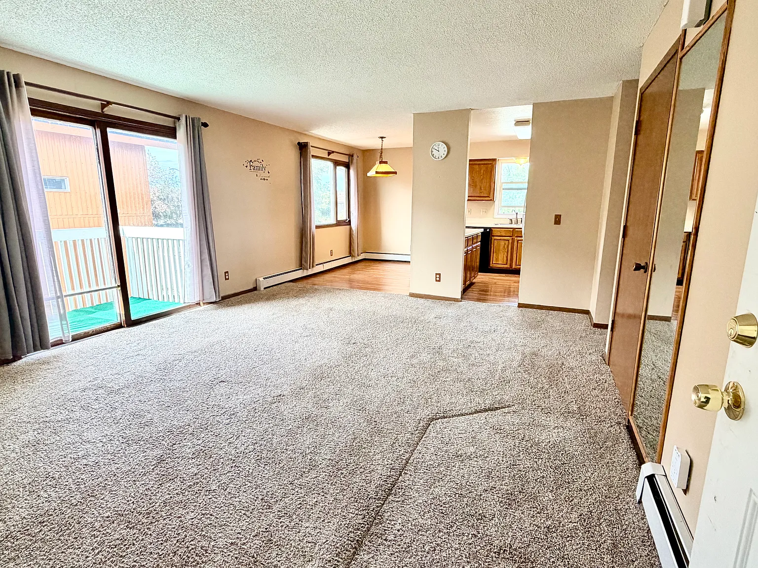2 bed, 895 sqft, $1,700 — Photo 2