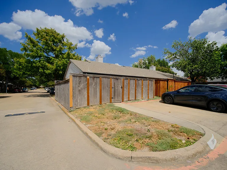 2111 E Belt Line Rd — Photo 32