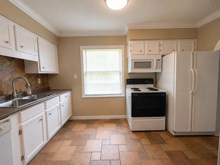 6605 Westview Dr — Photo 5