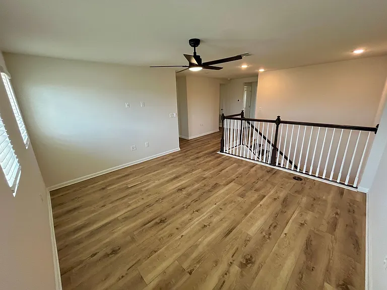 406 Sofia Ln — Photo 8