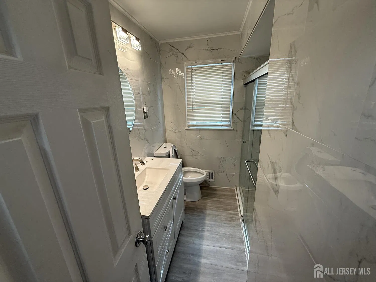 3 bed, 2.0 bath, 1104 sqft, $4,000 — Photo 4