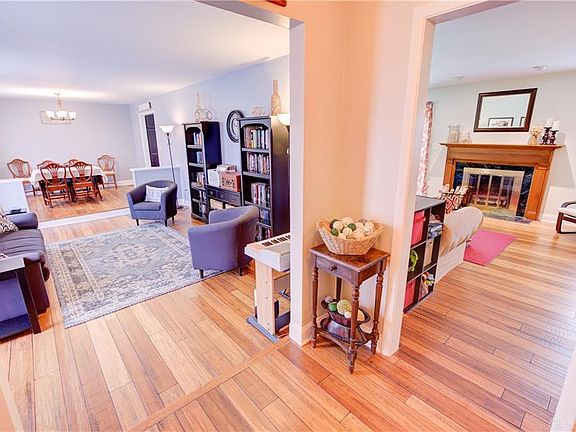 4th image of 211 Estates Dr