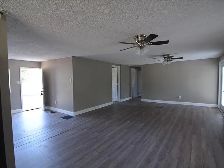 17524 Medley Ave — Photo 18