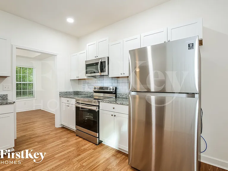 1814 Yarbrough Dr — Photo 8