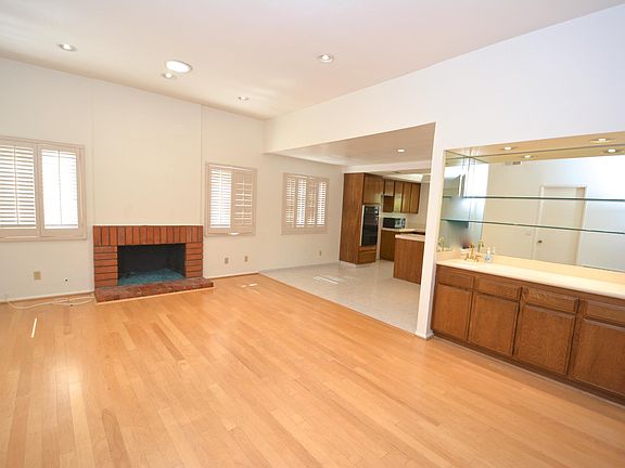 2nd image of 291 Eagleview Pl