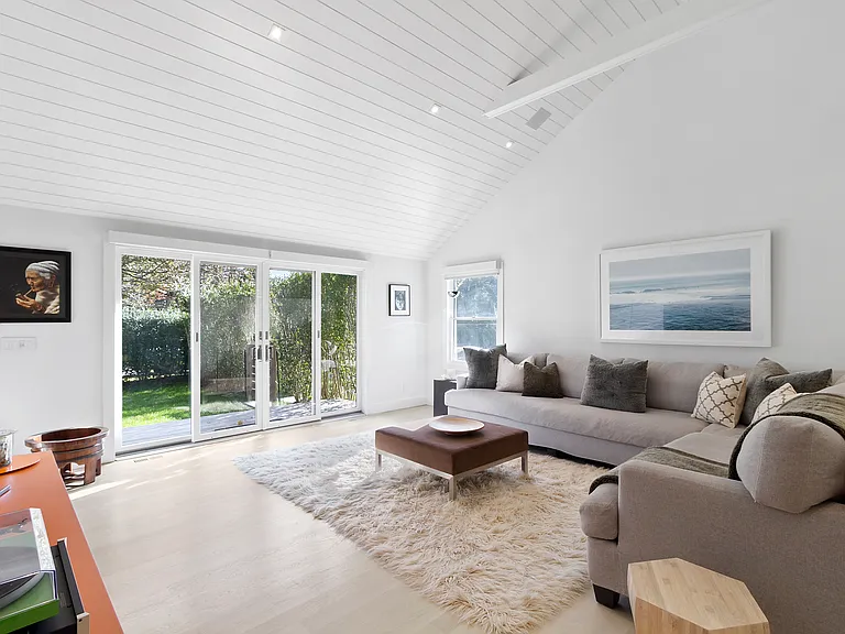 33 Osborne Ln — Photo 15