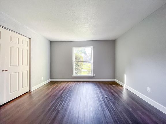 5th image of 5625 Antoine Dr #403