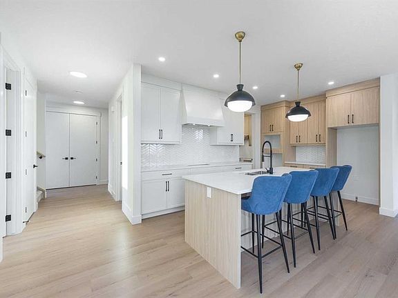 3rd image of 315 N Waterford Rd