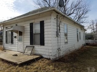 402 N 18th St, Centerville, IA 52544