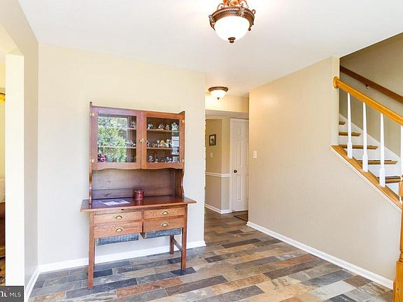 3rd image of 15069 Greenmount Dr