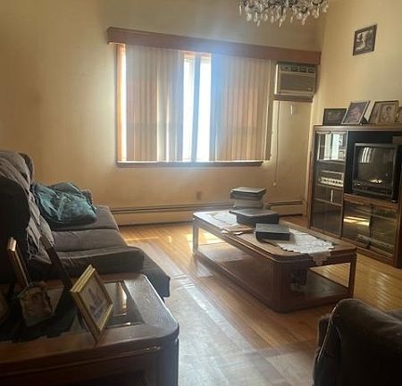 3rd image of 408 Chestnut Street