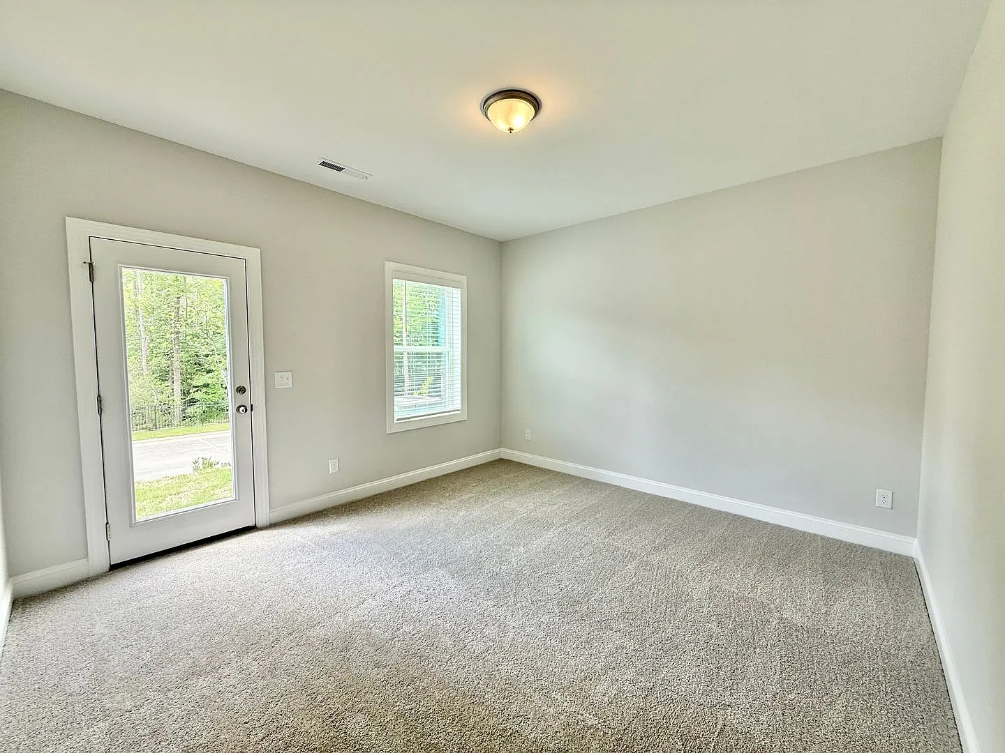 Stunning Newly Built 3BD, 3.5BA Fuquay Varina Townhome Near Shopping and Dining — Photo 4