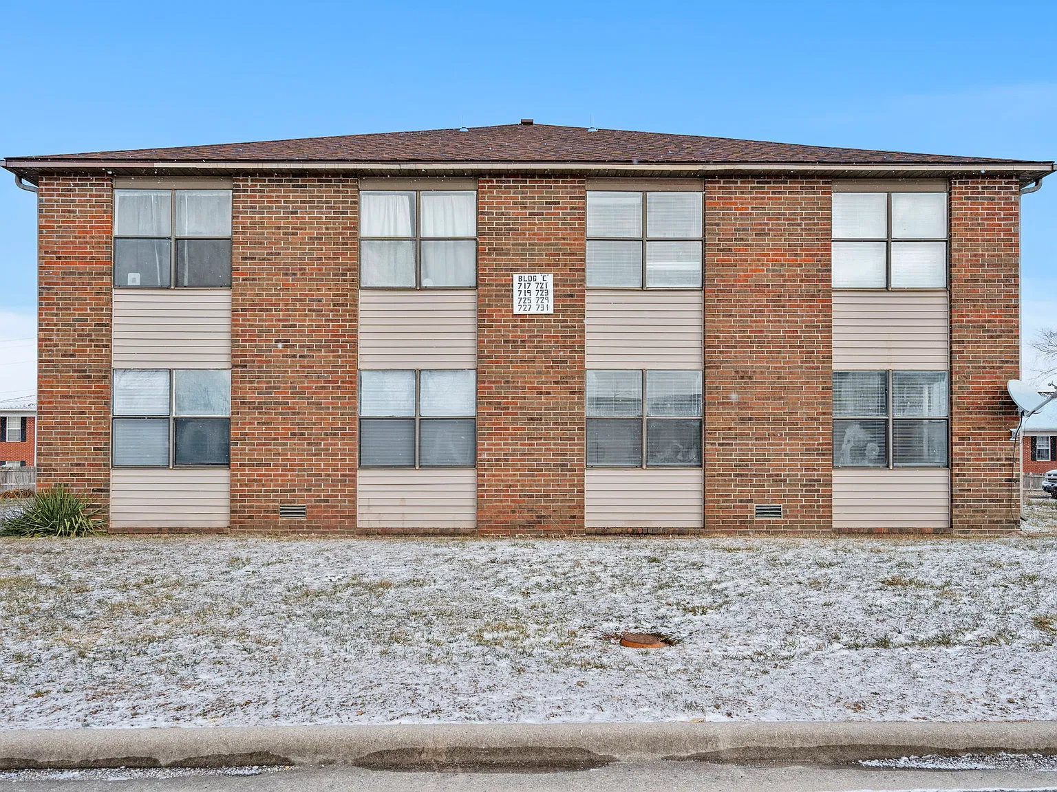 Brett Circle Apartments — Photo 1