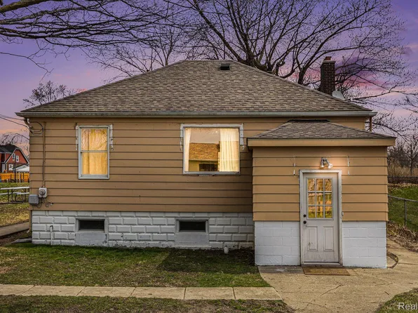 35611 Leland St, Brownstown, MI 48173