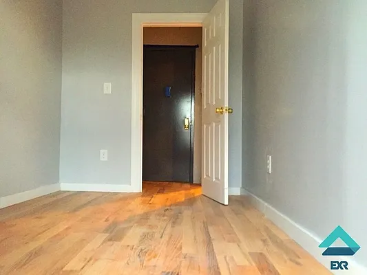 Rented by EXR | media 10