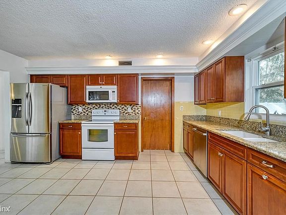 5th image of 1705 Cypress Ave