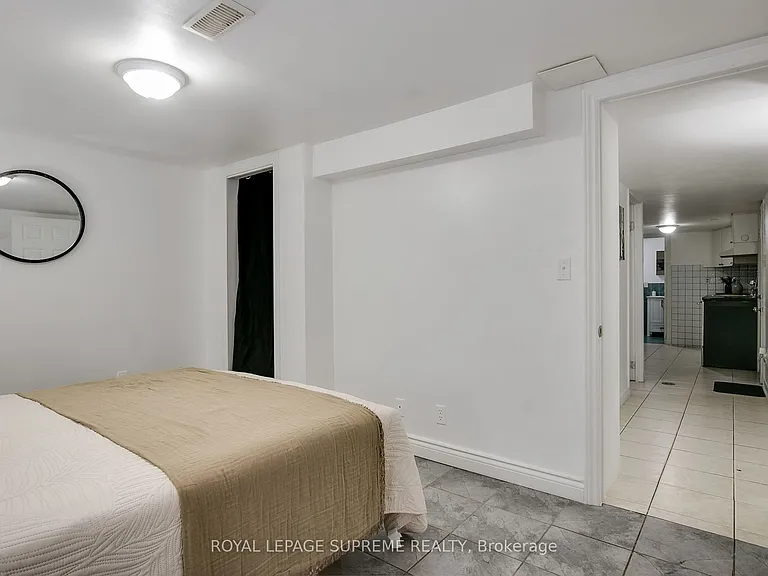 422 Oakwood Ave #BASEMENT — Photo 11