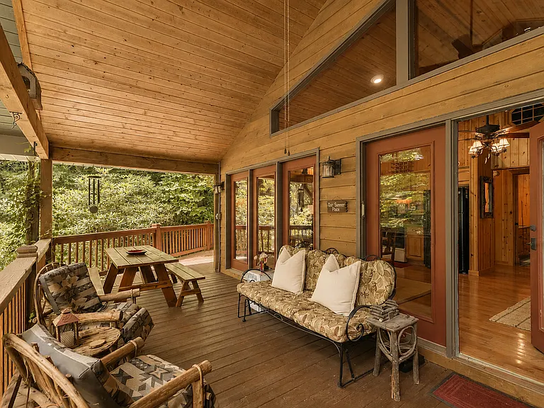 361 Wyanoak Rd — Photo 20