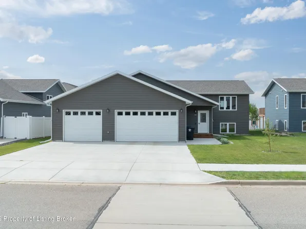 480 37th St E, Dickinson, ND 58601