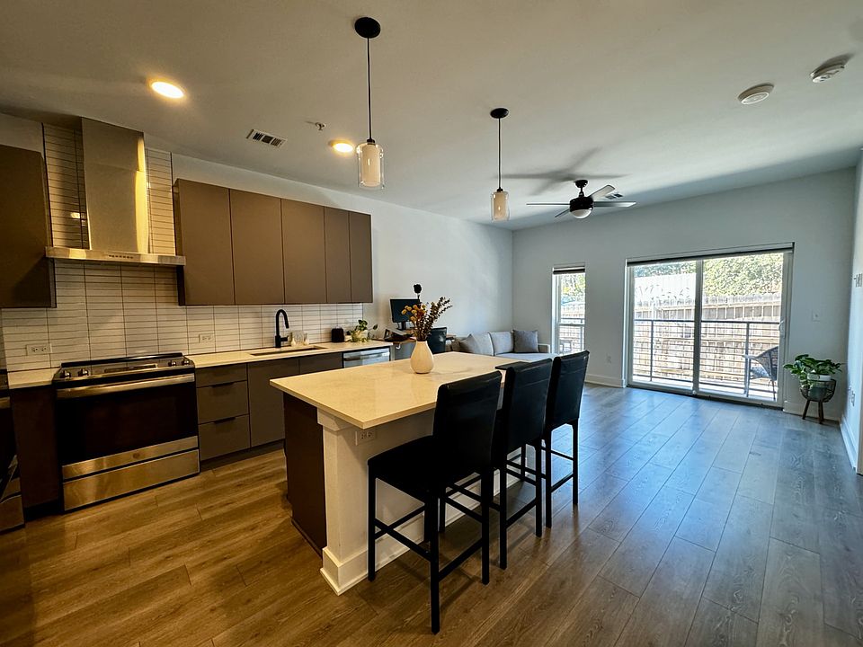 Bright open-concept living with natural light, 10-ft ceilings, and modern finishes.