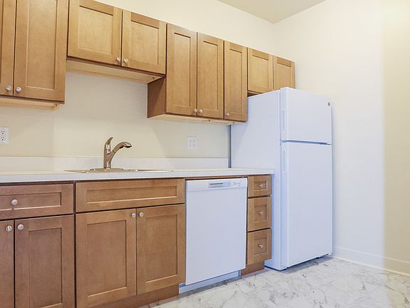 5th image of 3919 N Fremont St APT 2