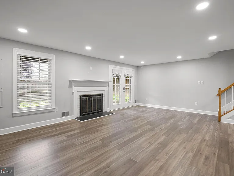 10 Loganwood Ct — Photo 33