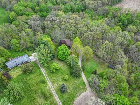 3390 Meadow Hill Cir, Holly, MI 48442