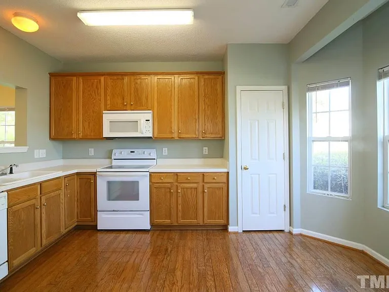 2841 Gross Ave — Photo 6