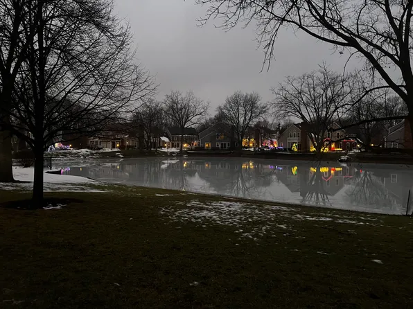 9 S Stonington Dr, Palatine, IL 60074