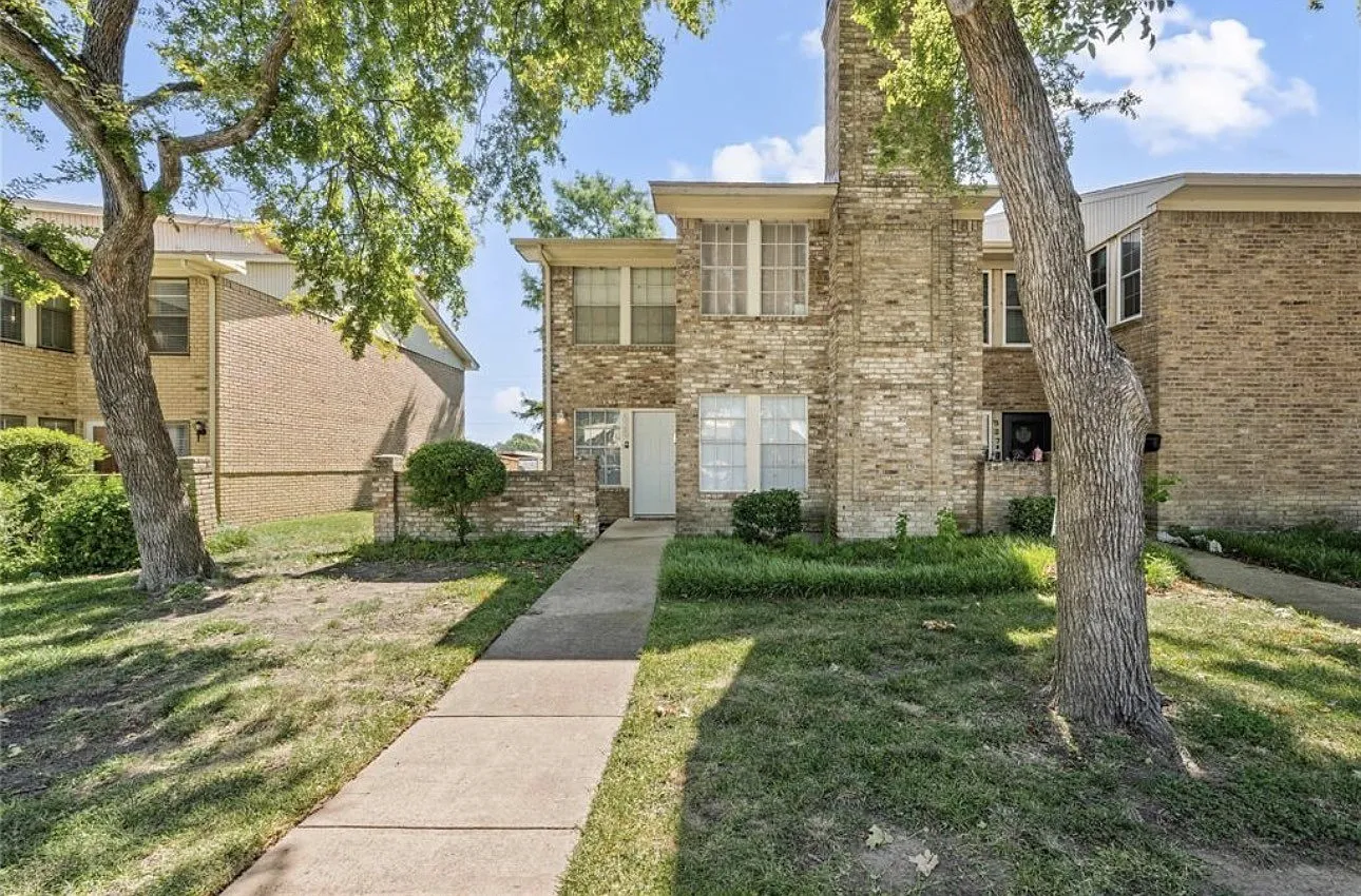 3 bed, 1606 sqft, $3,900 — Photo 1