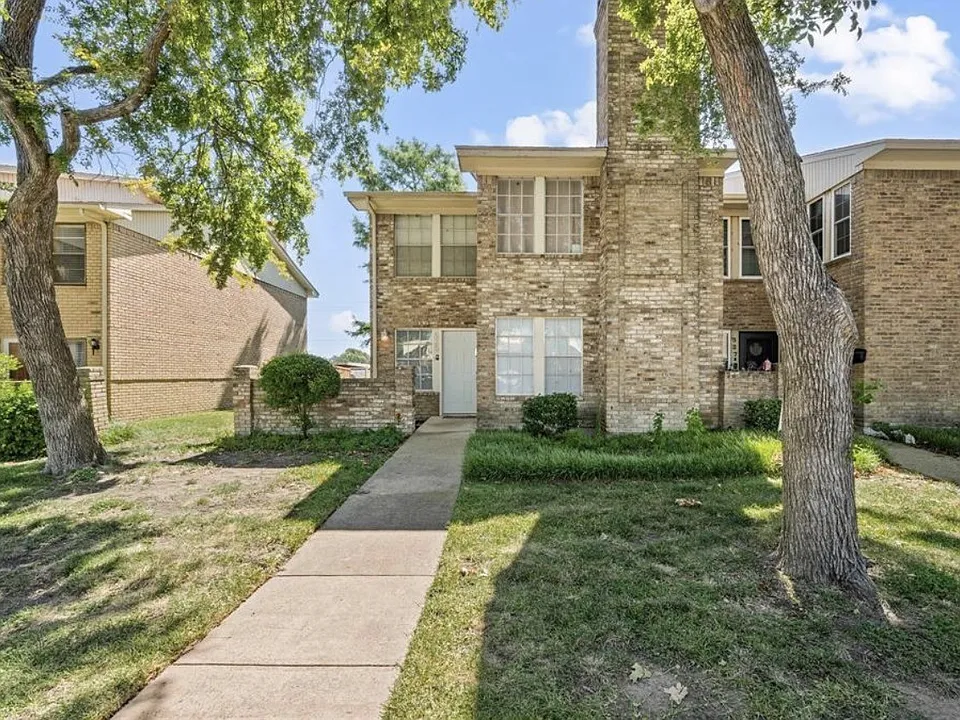 525 Towne House Ln