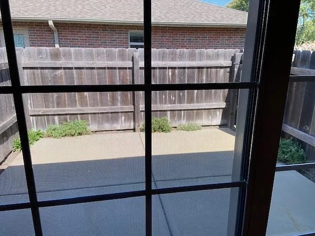 2 bed, 1100 sqft, $1,100 — Photo 4