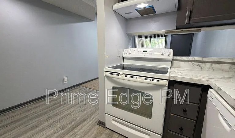 1121 N 28th St #4 — Photo 7