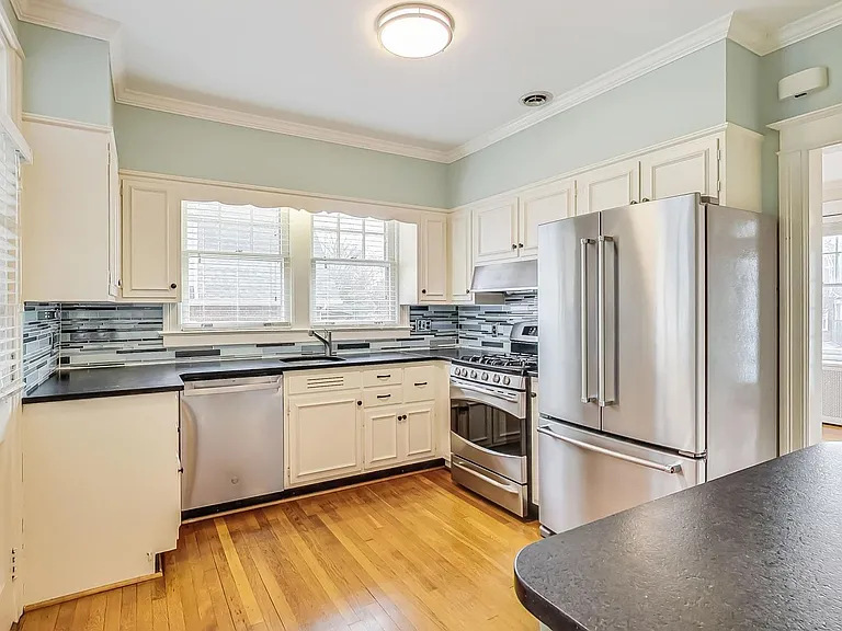 4509 Highland Ave — Photo 3
