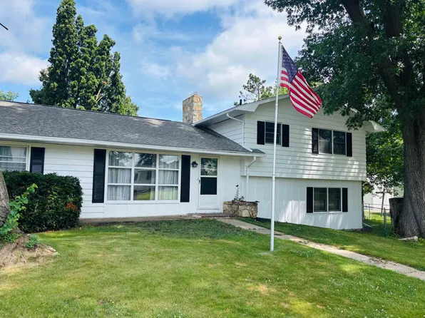 1616 Michigan Ave, Savanna, IL 61074