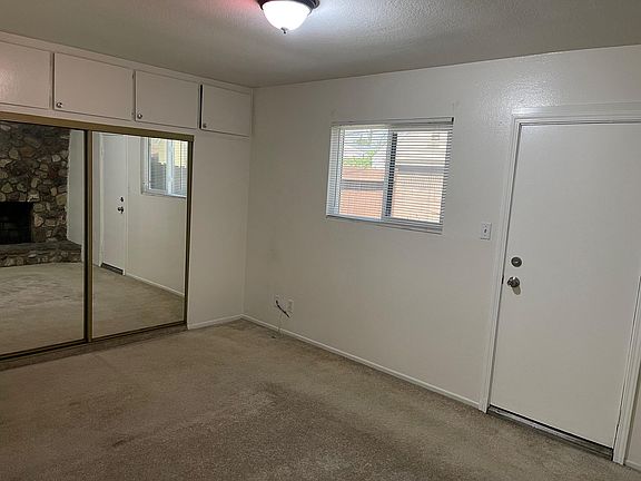 4th image of 10229 1/2 Park St