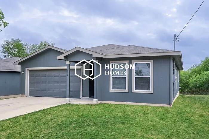 2434 Bermuda Dr — Photo 3