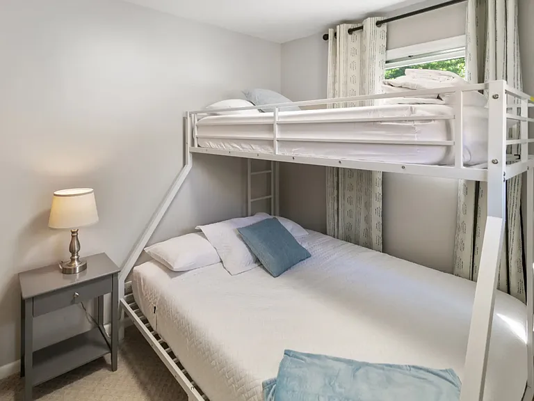 336 Leith Ave — Photo 25