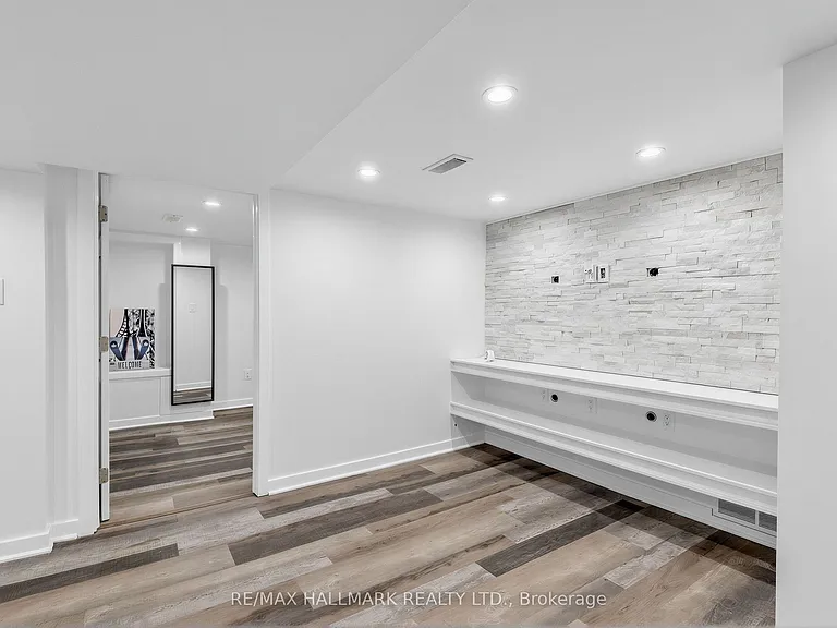 10 Hartley Ave #BASEMENT — Photo 11
