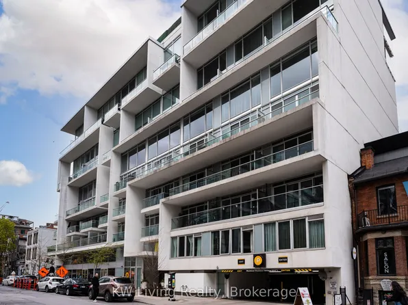 75 Portland St #901, Toronto, ON M5V 2M9