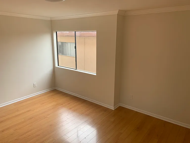 123 W Chevy Chase Dr — Photo 6