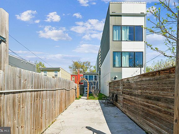 5th image of 742 Irving St NW