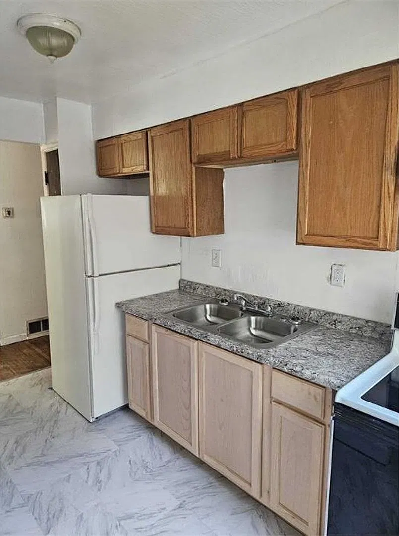 Updated 4 bedroom Home Located on Low Traffic Cul-De-Sac — Photo 4